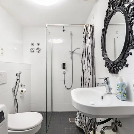 - Aldars 12 Apartman München